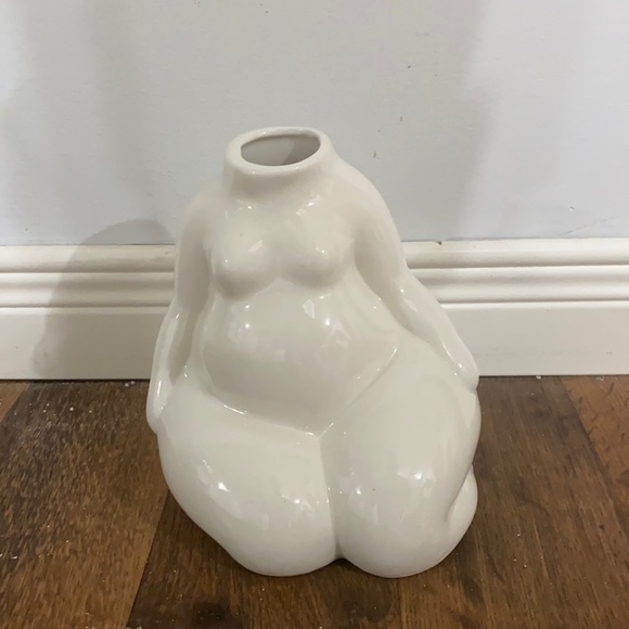Plus size woman ceramic sculpture - Picture 1 of 2